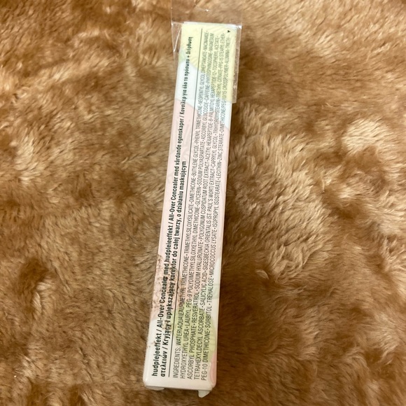 CLINQUE ALL-OVER CONCEALER + ERASER IN WN 98 CREAM CARAMEL - Picture 5 of 6